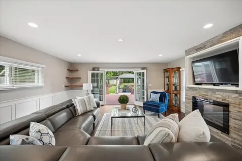 586 Earl Drive Northfield IL 60093