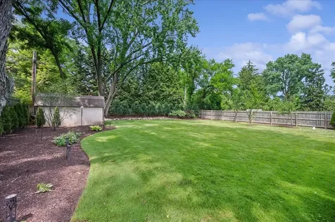 586 Earl Drive Northfield IL 60093
