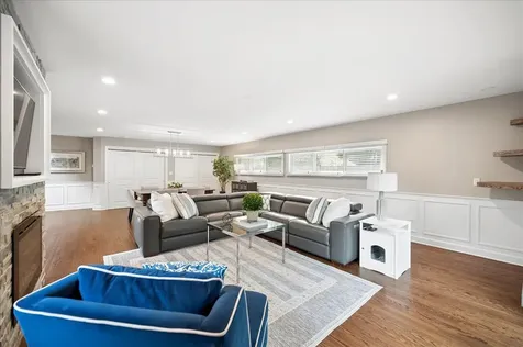 586 Earl Drive Northfield IL 60093
