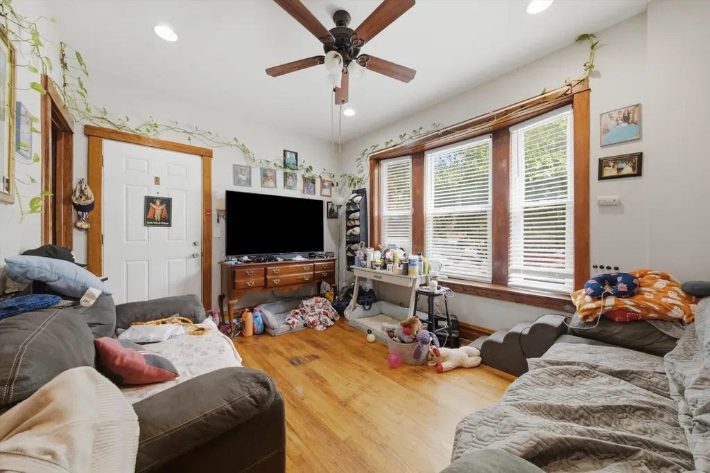 3901 West Fullerton Avenue Chicago IL 60647