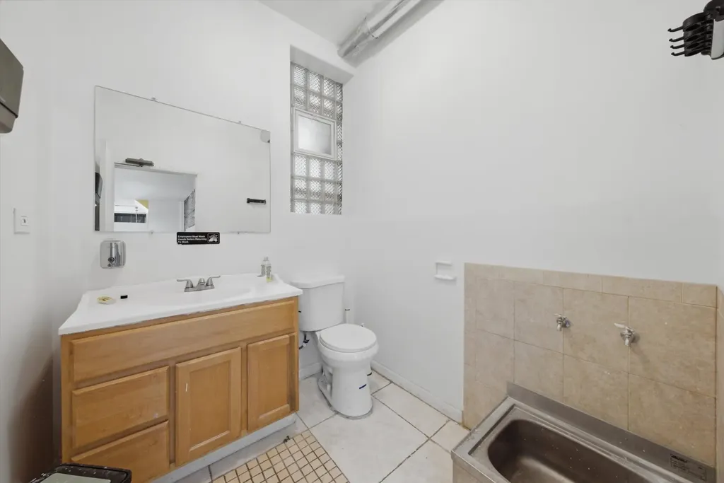 3901 West Fullerton Avenue Chicago IL 60647