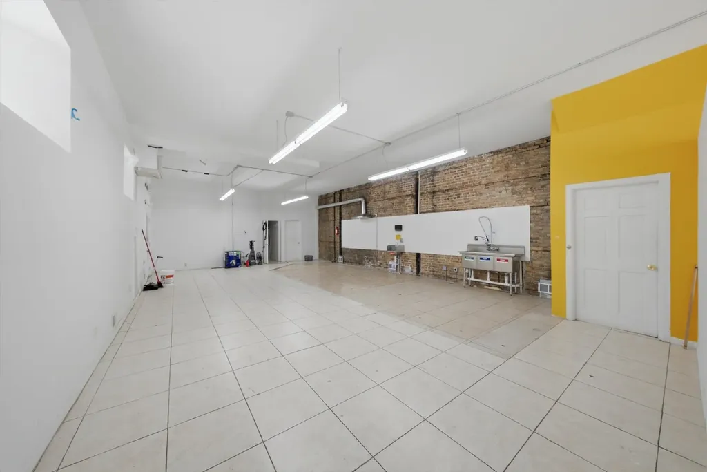 3901 West Fullerton Avenue Chicago IL 60647