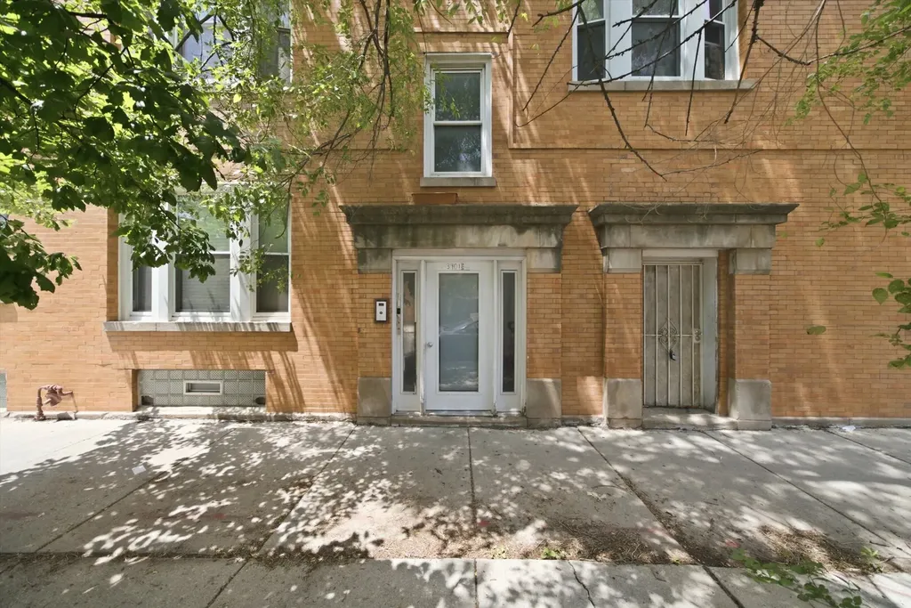 3901 West Fullerton Avenue Chicago IL 60647