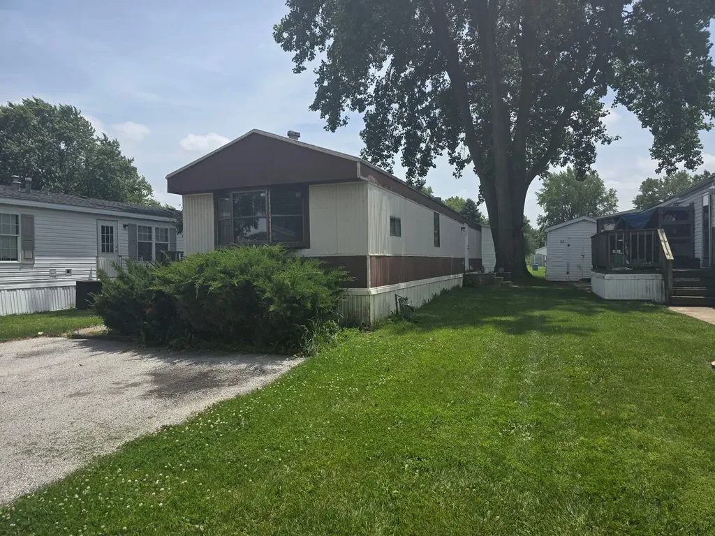 190 Carriage Lane Sauk Village IL 60411
