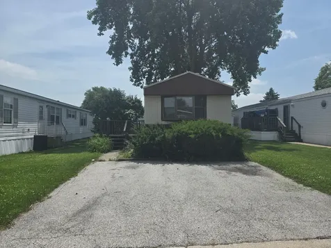 190 Carriage Lane Sauk Village IL 60411