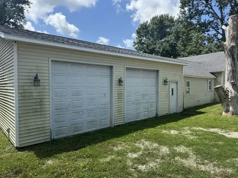 320 North Walnut Street Arthur IL 61911