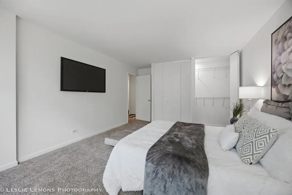 1833 Four Lakes Avenue Lisle IL 60532
