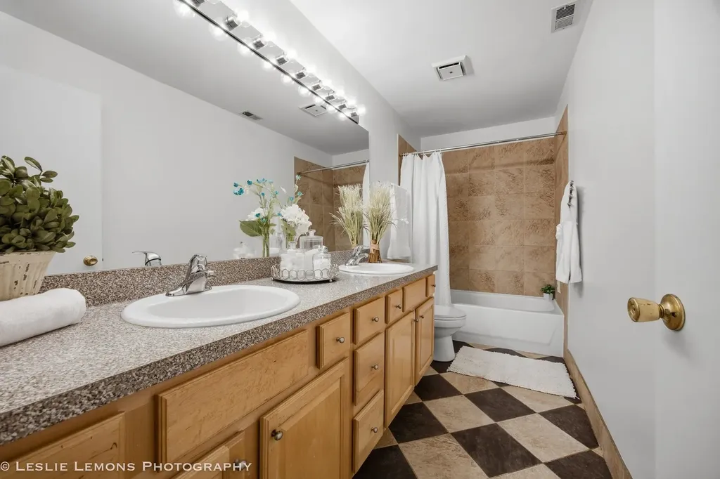 1833 Four Lakes Avenue Lisle IL 60532