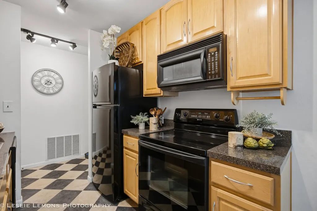 1833 Four Lakes Avenue Lisle IL 60532