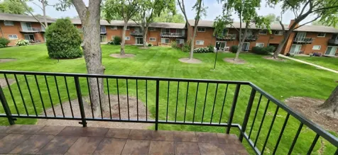 1910 West Hatherleigh Court Mount Prospect IL 60056