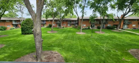 1910 West Hatherleigh Court Mount Prospect IL 60056