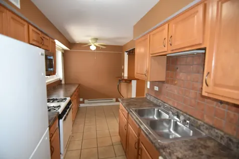 1910 West Hatherleigh Court Mount Prospect IL 60056