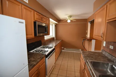 1910 West Hatherleigh Court Mount Prospect IL 60056