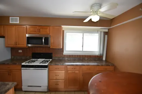 1910 West Hatherleigh Court Mount Prospect IL 60056