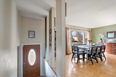 517 Longwood Drive Buffalo Grove IL 60089