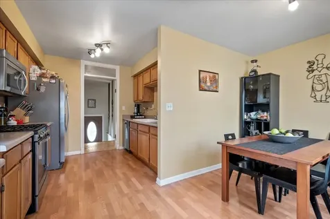 517 Longwood Drive Buffalo Grove IL 60089