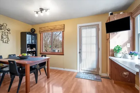 517 Longwood Drive Buffalo Grove IL 60089