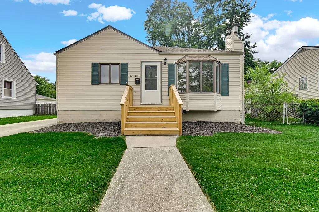 17513 Community Street Lansing IL 60438