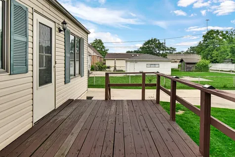 17513 Community Street Lansing IL 60438