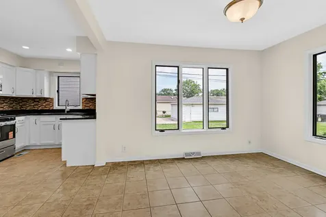 17513 Community Street Lansing IL 60438