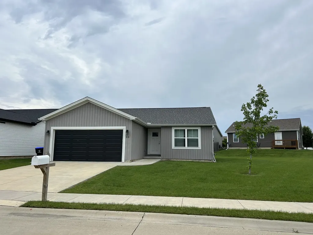 35 Winding Way Bloomington IL 61705