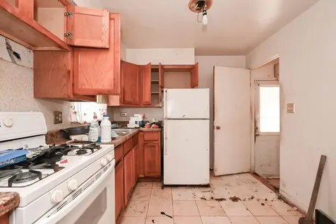 629 South Fulton Avenue Waukegan IL 60085