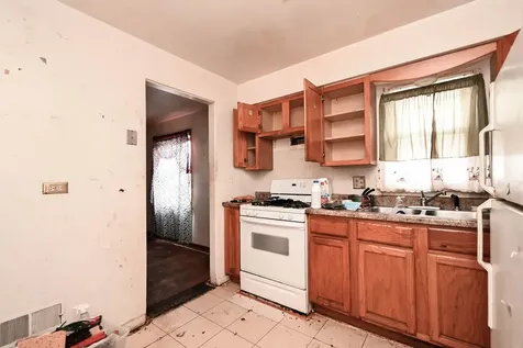 629 South Fulton Avenue Waukegan IL 60085