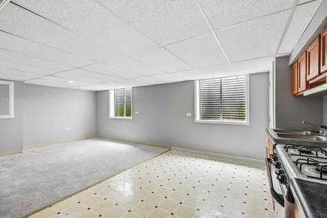 561 Ivory Lane Bartlett IL 60103