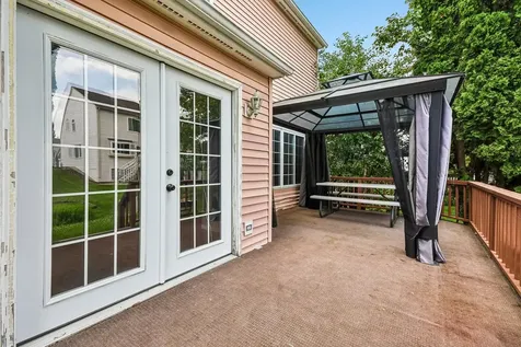 561 Ivory Lane Bartlett IL 60103