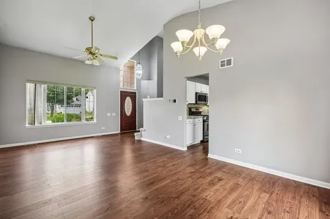 561 Ivory Lane Bartlett IL 60103