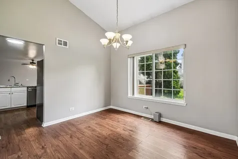 561 Ivory Lane Bartlett IL 60103
