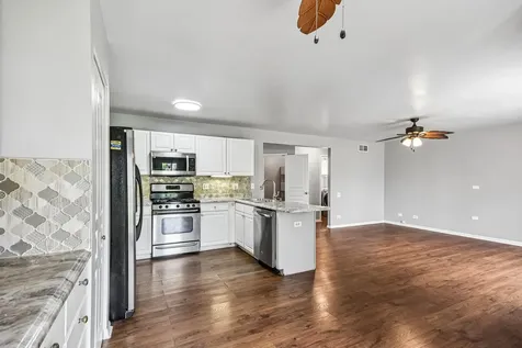 561 Ivory Lane Bartlett IL 60103