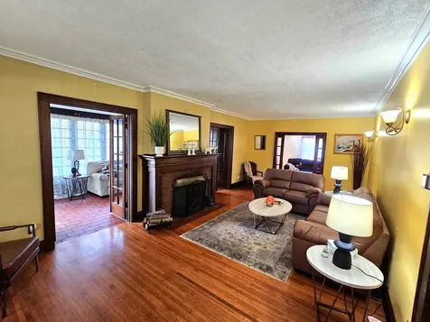 186 North Du Bois Avenue Elgin IL 60123