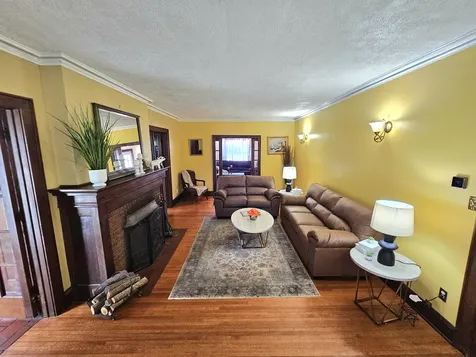 186 North Du Bois Avenue Elgin IL 60123