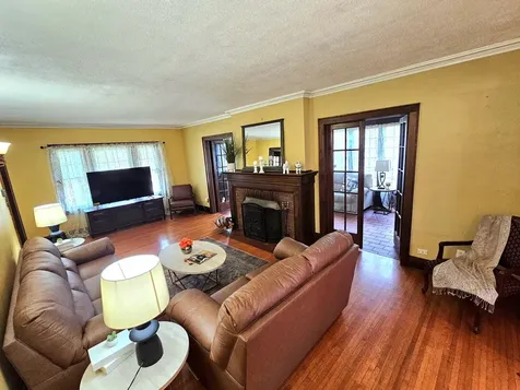 186 North Du Bois Avenue Elgin IL 60123