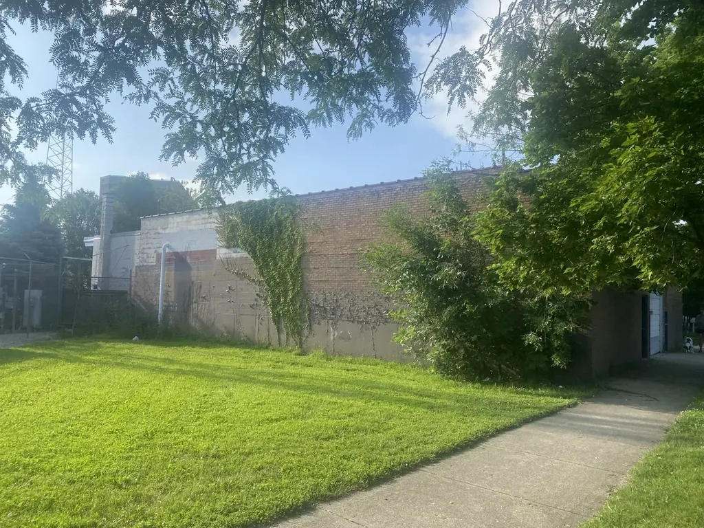 3452 North Elston Avenue Chicago IL 60618
