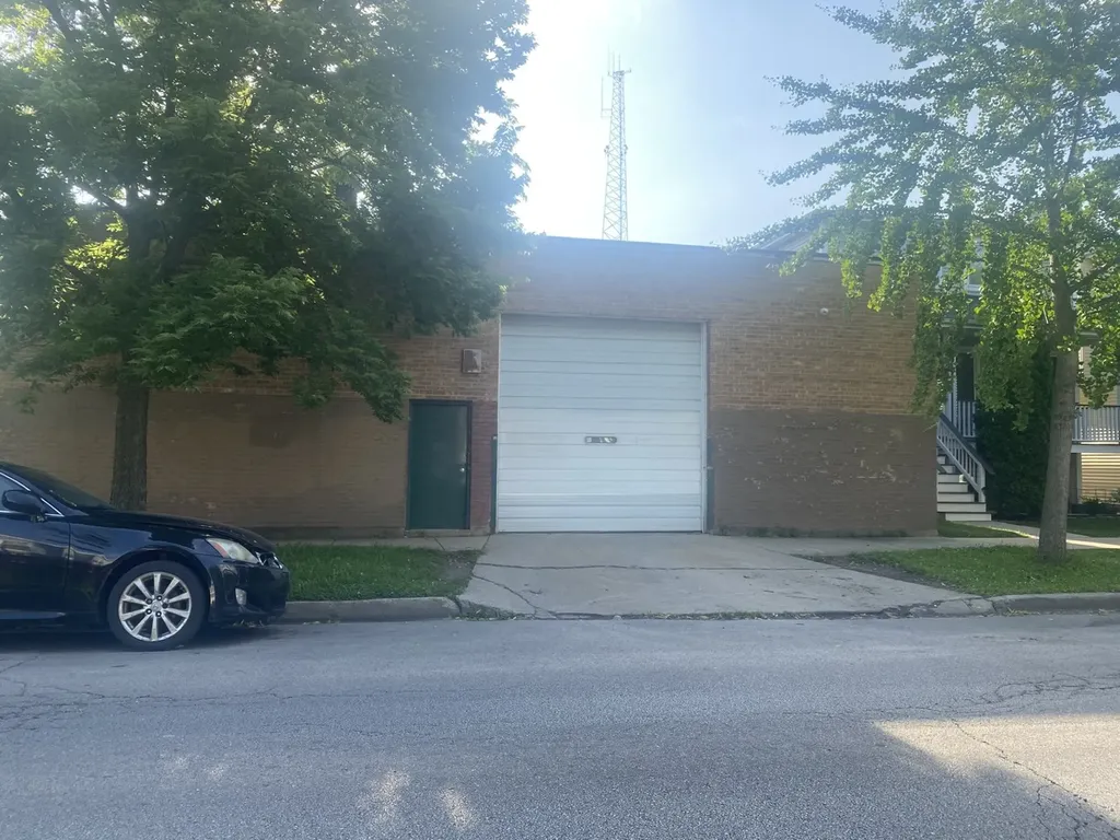 3452 North Elston Avenue Chicago IL 60618