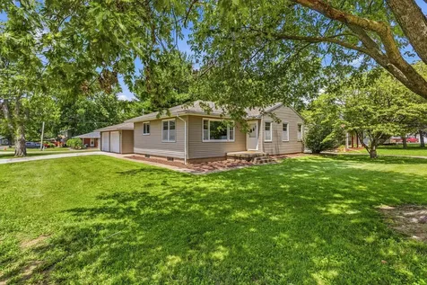 809 South Division Street Mahomet IL 61853