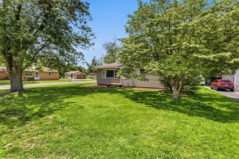 809 South Division Street Mahomet IL 61853