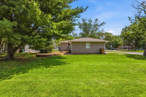 809 South Division Street Mahomet IL 61853