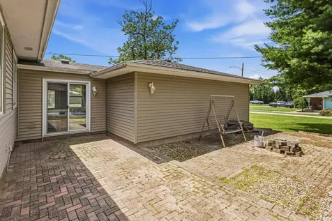 809 South Division Street Mahomet IL 61853