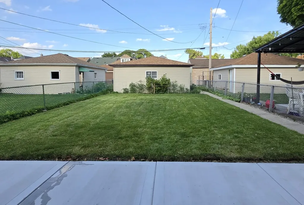 4855 South Tripp Avenue Chicago IL 60632