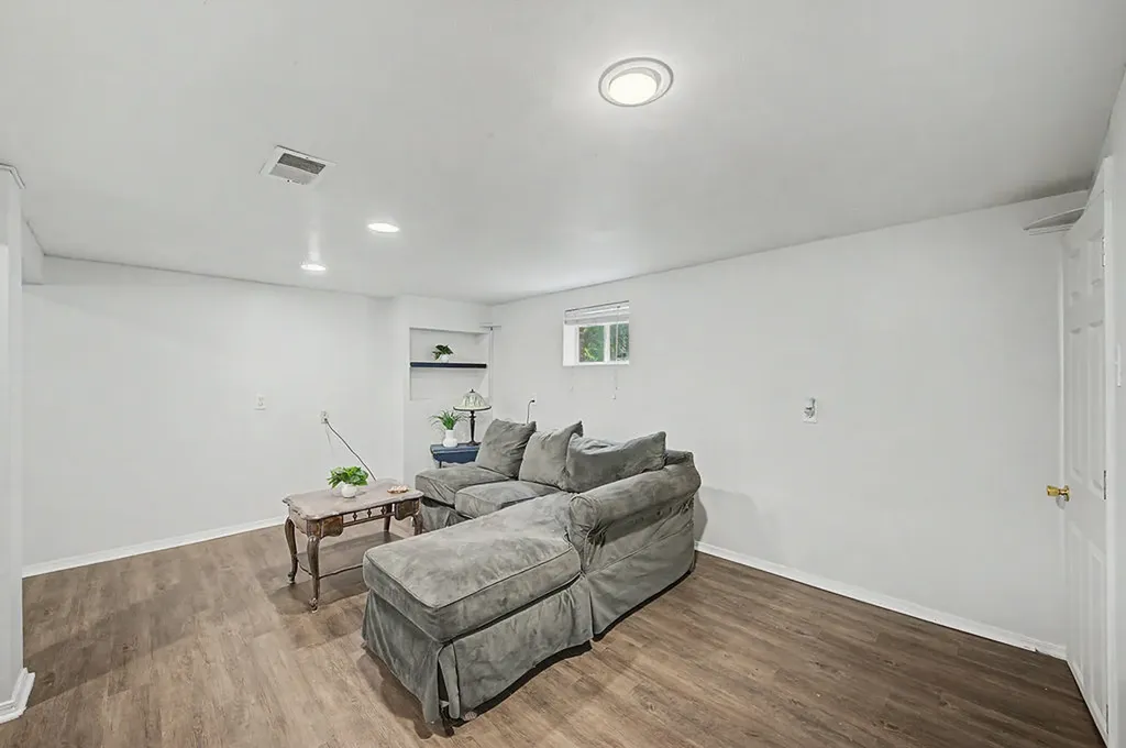 11336 South Avenue G Chicago IL 60617
