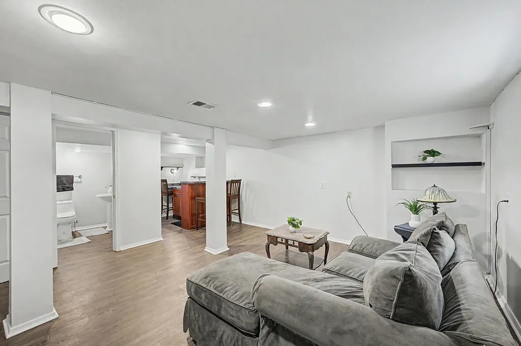 11336 South Avenue G Chicago IL 60617