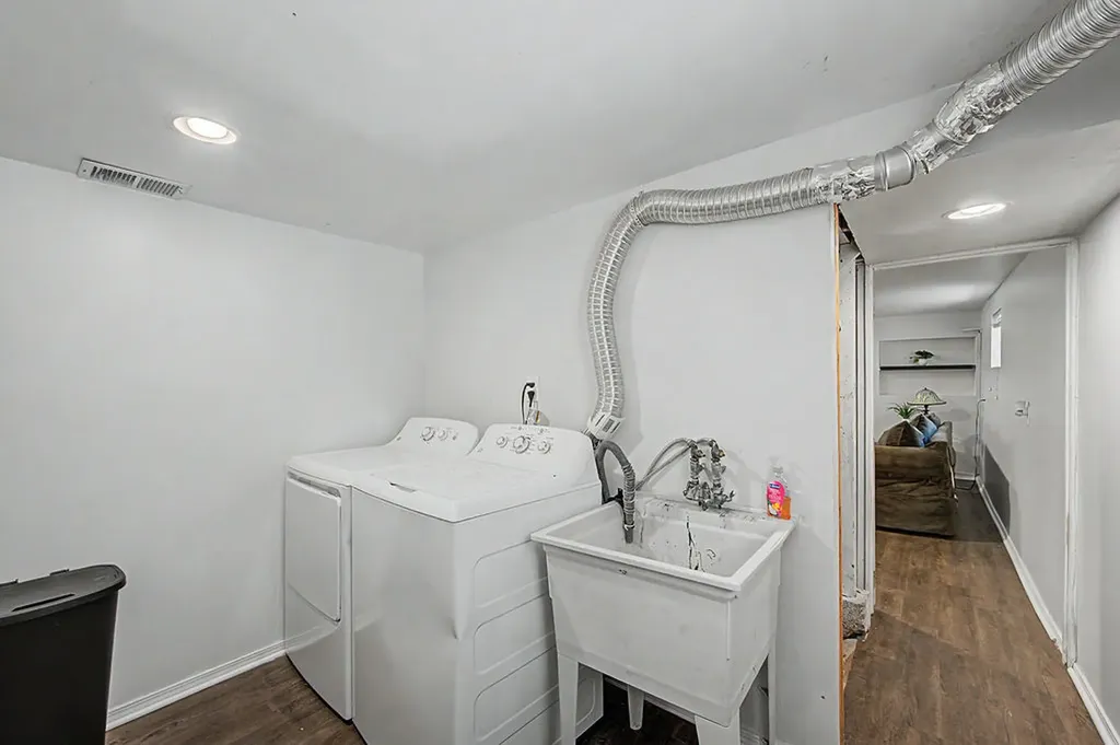 11336 South Avenue G Chicago IL 60617