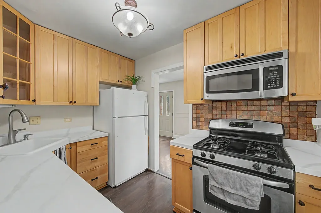 11336 South Avenue G Chicago IL 60617