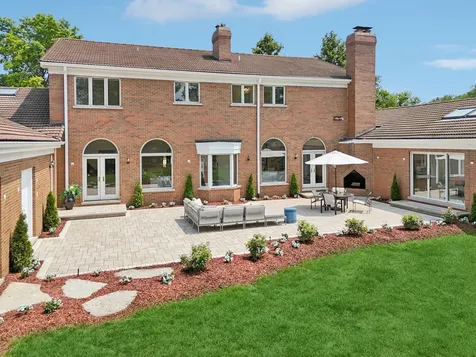 2430 Dorina Drive Northfield IL 60093