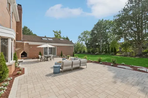 2430 Dorina Drive Northfield IL 60093