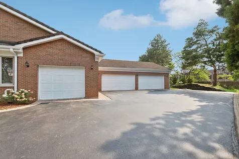 2430 Dorina Drive Northfield IL 60093