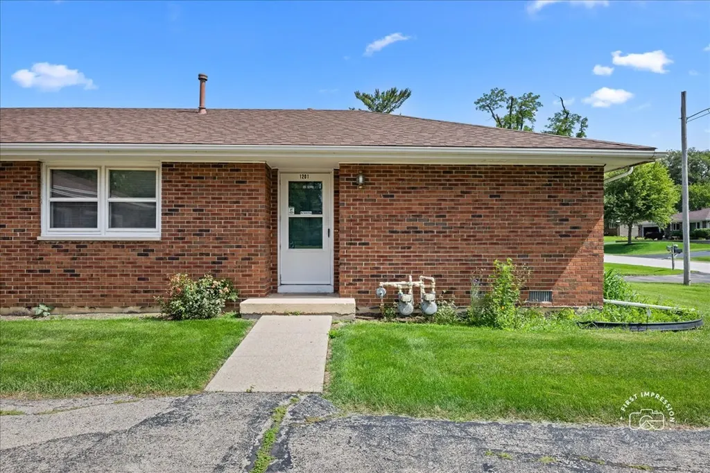1201 Johnston Drive Aurora IL 60506